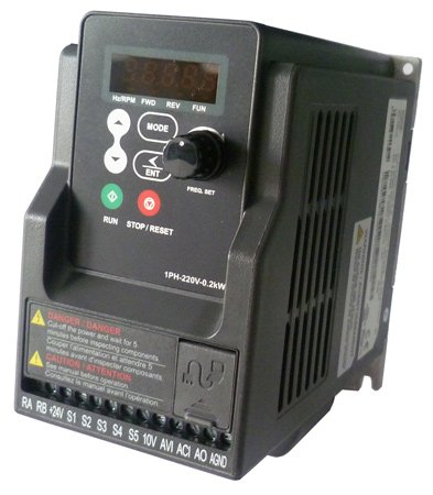 Einphasiger Frequenzumrichter 0,37 kW bis 650Hz